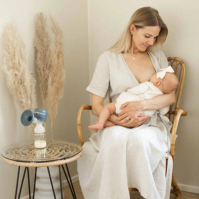 manual breastfeeding mum and on the side is breast pump