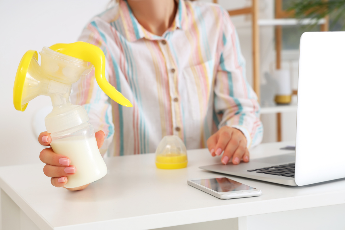 Returning to Work While Breastfeeding: A Practical Guide to the First Weeks Back
